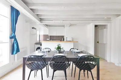 Cuisine ou kitchenette dans l'établissement Appartement Quartier Place de la Bastille Free Netflix