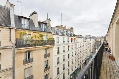 Vue générale sur Paris ou vue de la ville depuis l'appartement