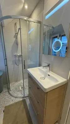 Salle de bains dans l'établissement Charmant studio rénové avec vue sur les toits de Paris 7e arrondissement