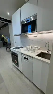 Cuisine ou kitchenette dans l'établissement Charmant studio rénové avec vue sur les toits de Paris 7e arrondissement