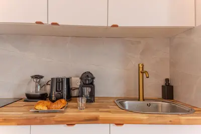 Cuisine ou kitchenette dans l'établissement The charming Republic Place