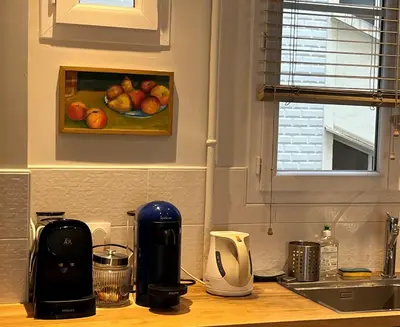 Cuisine ou kitchenette dans l'établissement calme et élégance