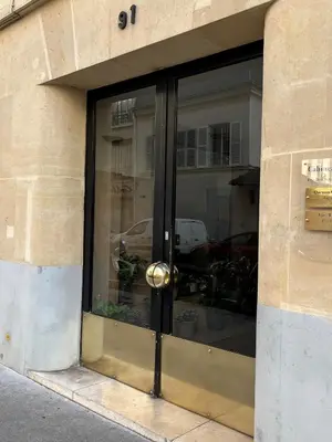 Façade ou entrée de l'établissement calme et élégance