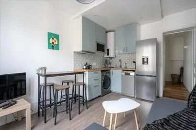 Cuisine ou kitchenette dans l'établissement GuestReady - Beau Séjour près du Buttes-Chaumont