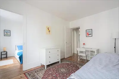 Un ou plusieurs lits dans un hébergement de l'établissement GuestReady - Beau Séjour près du Buttes-Chaumont