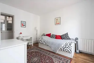 Un ou plusieurs lits dans un hébergement de l'établissement GuestReady - Beau Séjour près du Buttes-Chaumont