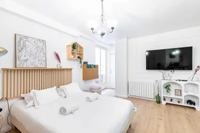 Télévision ou salle de divertissement dans l'établissement GuestReady - Studio près de République pour Deux