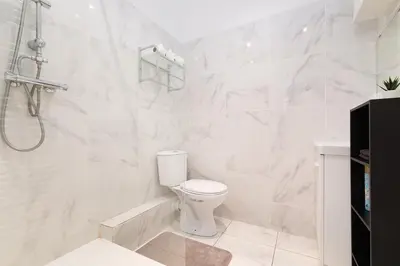 Salle de bains dans l'établissement Confort et élégance à Paris 17