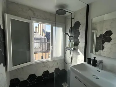 Salle de bains dans l'établissement Unit 018 Saint Germain des Près - one bedroom apartment 4 pax
