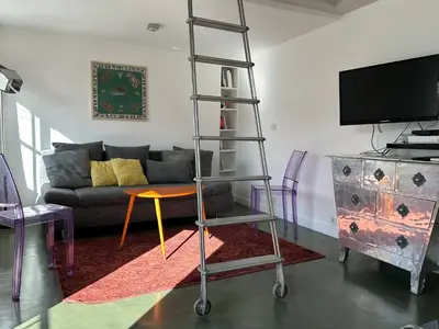 Télévision ou salle de divertissement dans l'établissement Unit 018 Saint Germain des Près - one bedroom apartment 4 pax