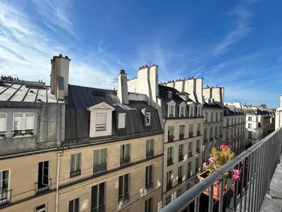 Vue générale sur Paris ou vue de la ville depuis l'appartement
