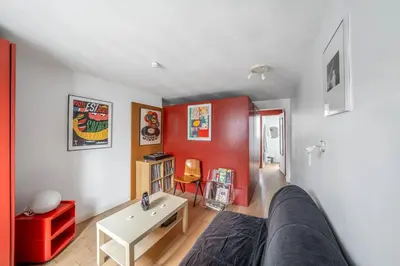 Télévision ou salle de divertissement dans l'établissement Appartement confortable centre de Paris
