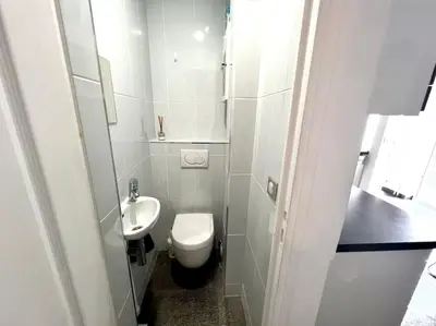 Salle de bains dans l'établissement Champs-Elysées - Arc de Triomphe - 2 pièces - 4p