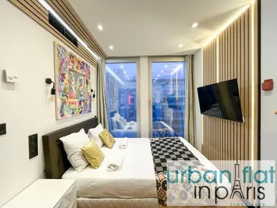 Télévision ou salle de divertissement dans l'établissement Urban Flat 129 - Sublime Art Love Champs-Elysees
