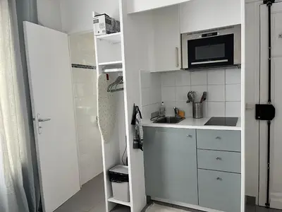 Cuisine ou kitchenette dans l'établissement Charmant studio parisien au cœur du 15e arrondissement