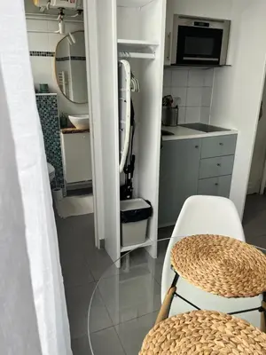 Cuisine ou kitchenette dans l'établissement Charmant studio parisien au cœur du 15e arrondissement