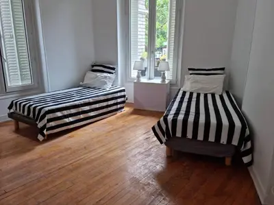 Un ou plusieurs lits dans un hébergement de l'établissement Apartment 85m2 Paris Center Republique 2 BR-4P