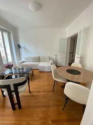 Coin salon dans l'établissement Apartment 85m2 Paris Center Republique 2 BR-4P