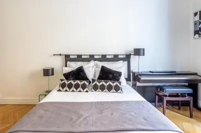 Un ou plusieurs lits dans un hébergement de l'établissement Prestigious Appartement Trocadero