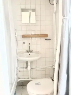 Salle de bains dans l'établissement Studio Denfert Rochereau 14e