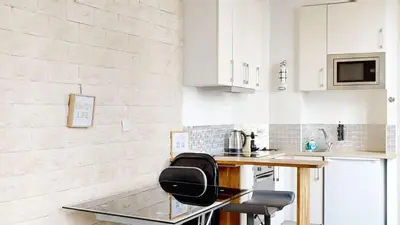Cuisine ou kitchenette dans l'établissement Bluestay 2 - Appartement au Cœur de Paris