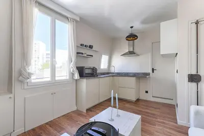 Cuisine ou kitchenette dans l'établissement Daumesnil Nation Charming Lovely Studio