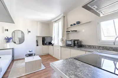 Cuisine ou kitchenette dans l'établissement Daumesnil Nation Charming Lovely Studio