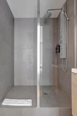 Salle de bains dans l'établissement Bluestay 127 - Supebe Appartement au Cœur de Paris