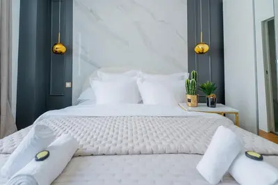 Un ou plusieurs lits dans un hébergement de l'établissement Luxurious Apartment with Stylish Design and Comfort - 104