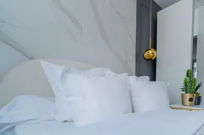 Un ou plusieurs lits dans un hébergement de l'établissement Luxurious Apartment with Stylish Design and Comfort - 104