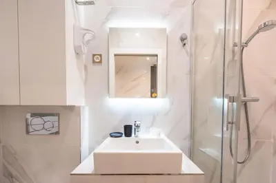 Salle de bains dans l'établissement Luxurious Apartment with Stylish Design and Comfort - 105
