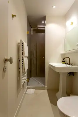 Salle de bains dans l'établissement Habitat Parisien - Saint Sauveur Montorgueil