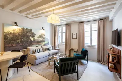 Coin salon dans l'établissement Habitat Parisien - Saint Sauveur Montorgueil