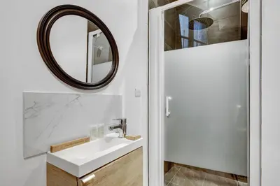 Salle de bains dans l'établissement Bluestay 17 - Superbe Appartement au Cœur de Paris