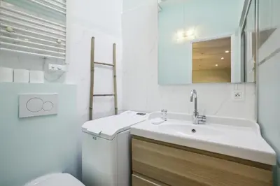 Salle de bains dans l'établissement Bluestay 131 - Charmant appartement à Paris