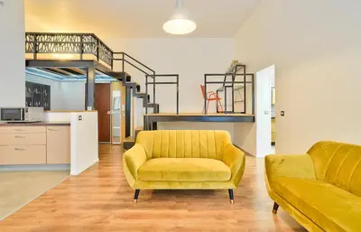 Coin salon dans l'établissement Loft calme et accueillant Metro Hoche Paris