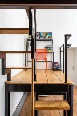 Un ou plusieurs lits superposés dans un hébergement de l'établissement Loft calme et accueillant Metro Hoche Paris