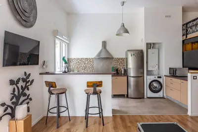 Cuisine ou kitchenette dans l'établissement Loft calme et accueillant Metro Hoche Paris