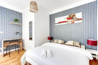 Un ou plusieurs lits dans un hébergement de l'établissement Charmant appartement de 2 pièces à Courbevoie