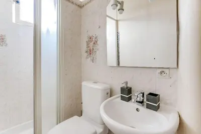 Salle de bains dans l'établissement Charmant appartement de 2 pièces à Courbevoie