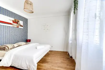 Un ou plusieurs lits dans un hébergement de l'établissement Charmant appartement de 2 pièces à Courbevoie