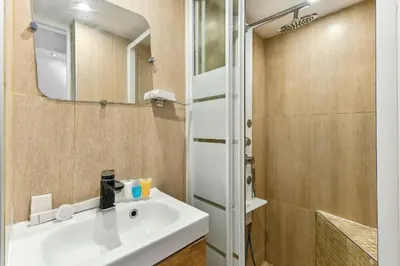 Salle de bains dans l'établissement Bluestay 3 - Appartement au Cœur de Paris