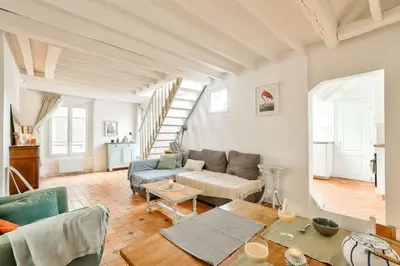 Coin salon dans l'établissement Stunning duplex near Place de la Nation