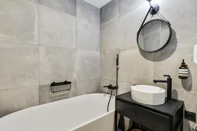 Salle de bains dans l'établissement Bluestay 9 - Charmant appartement à Paris 11