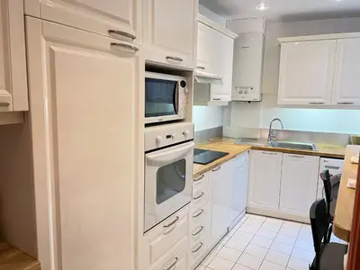 Cuisine ou kitchenette dans l'établissement Colisee