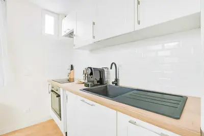 Cuisine ou kitchenette dans l'établissement Cosy Apt - 2P - République - Marais