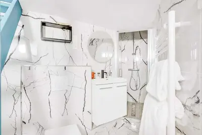 Salle de bains dans l'établissement Cosy Apt - 2P - République - Marais