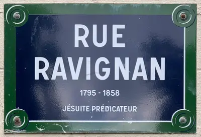 Certificat, récompense, panneau ou autre document affiché dans l'établissement Appartement entier aux Abbesses - Montmartre - Flat in Montmartre