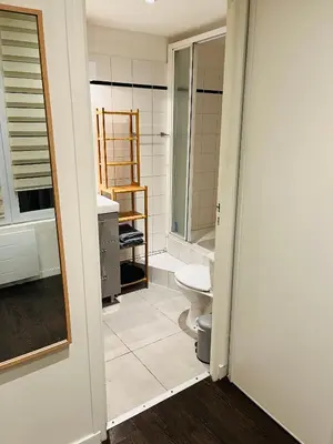 Salle de bains dans l'établissement Appartement entier aux Abbesses - Montmartre - Flat in Montmartre