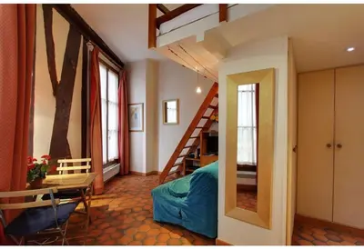 Coin salon dans l'établissement Studio convivial à Paris, 30 m² avec vue sur la ville